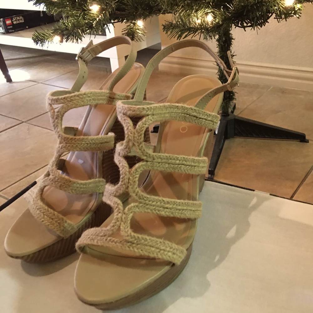 Size 9 tan wedges